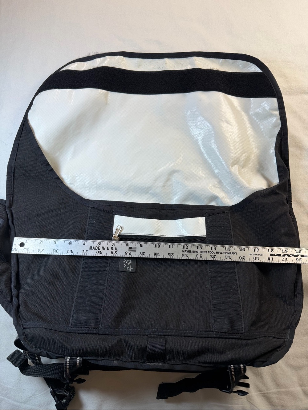 Chrome Industries 24L Messenger Bag Black/White Seatbelt Strap - Picture 9 of 10